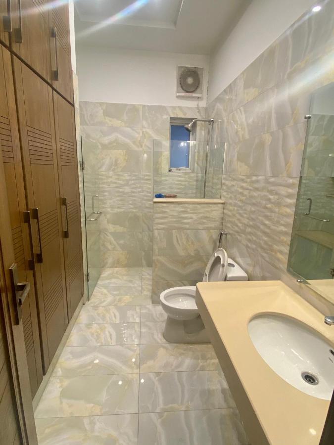 רוואלפינדי Luxury Guest House In Bahria Town מראה חיצוני תמונה
