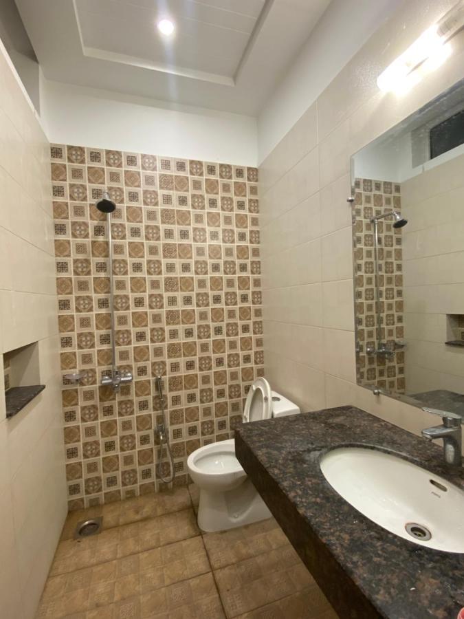 רוואלפינדי Luxury Guest House In Bahria Town מראה חיצוני תמונה