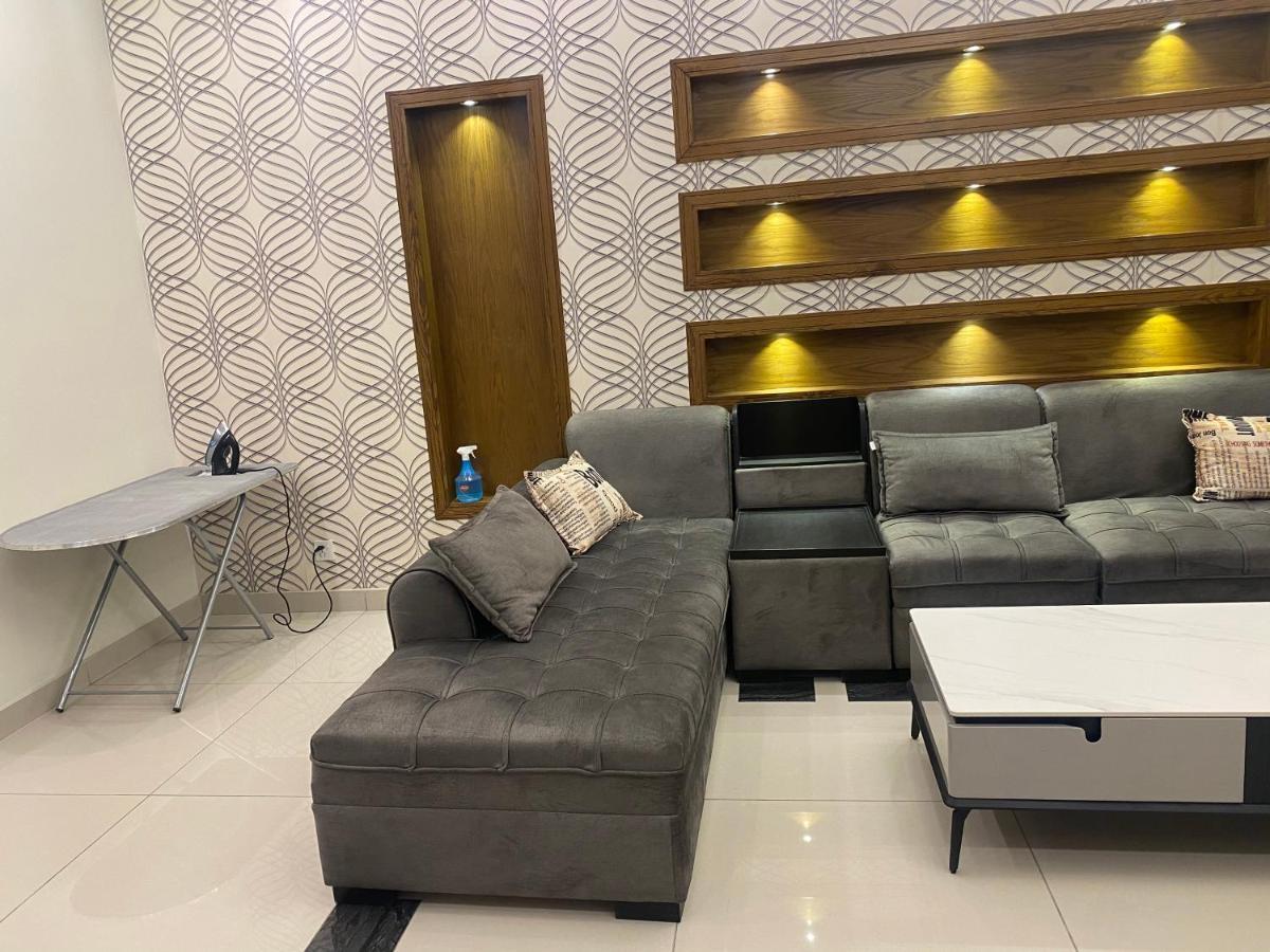 רוואלפינדי Luxury Guest House In Bahria Town מראה חיצוני תמונה