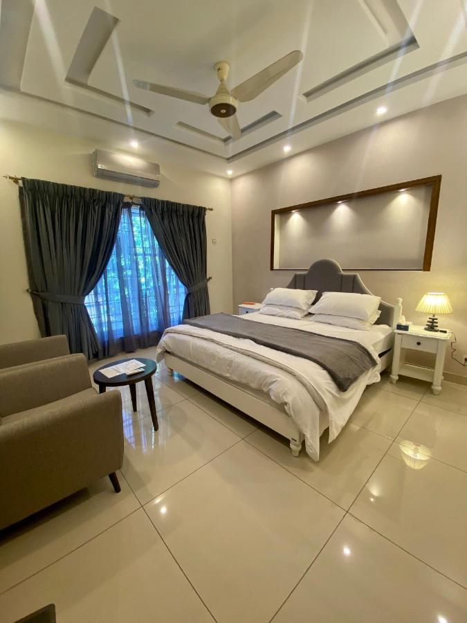 רוואלפינדי Luxury Guest House In Bahria Town מראה חיצוני תמונה
