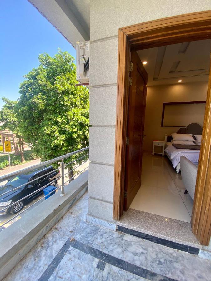 רוואלפינדי Luxury Guest House In Bahria Town מראה חיצוני תמונה