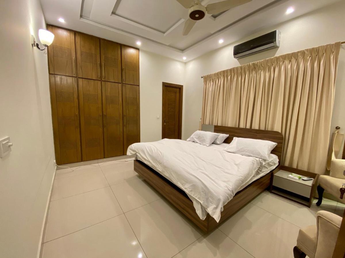 רוואלפינדי Luxury Guest House In Bahria Town מראה חיצוני תמונה